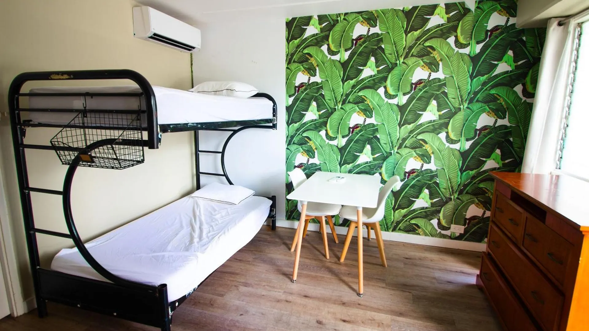 Waikiki Beachside Hostel Honolulu