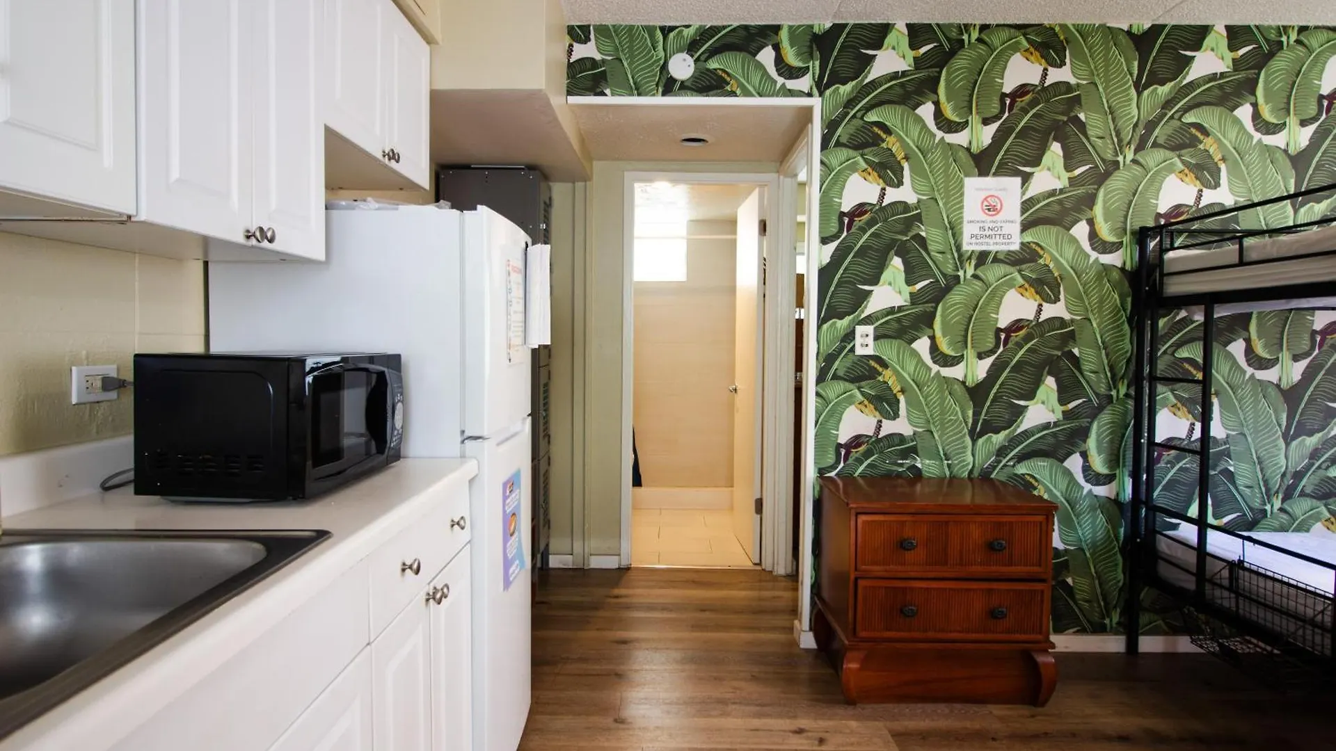 Waikiki Beachside Hostel Honolulu