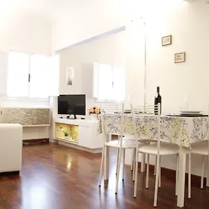 https://art-apartment-signoria.it-tuscanyhotel.com