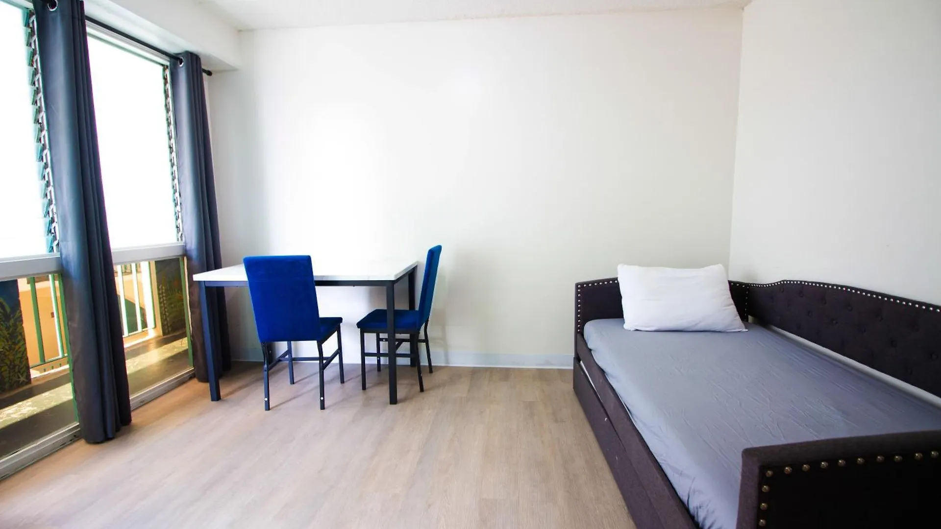 Waikiki Beachside Hostel Honolulu