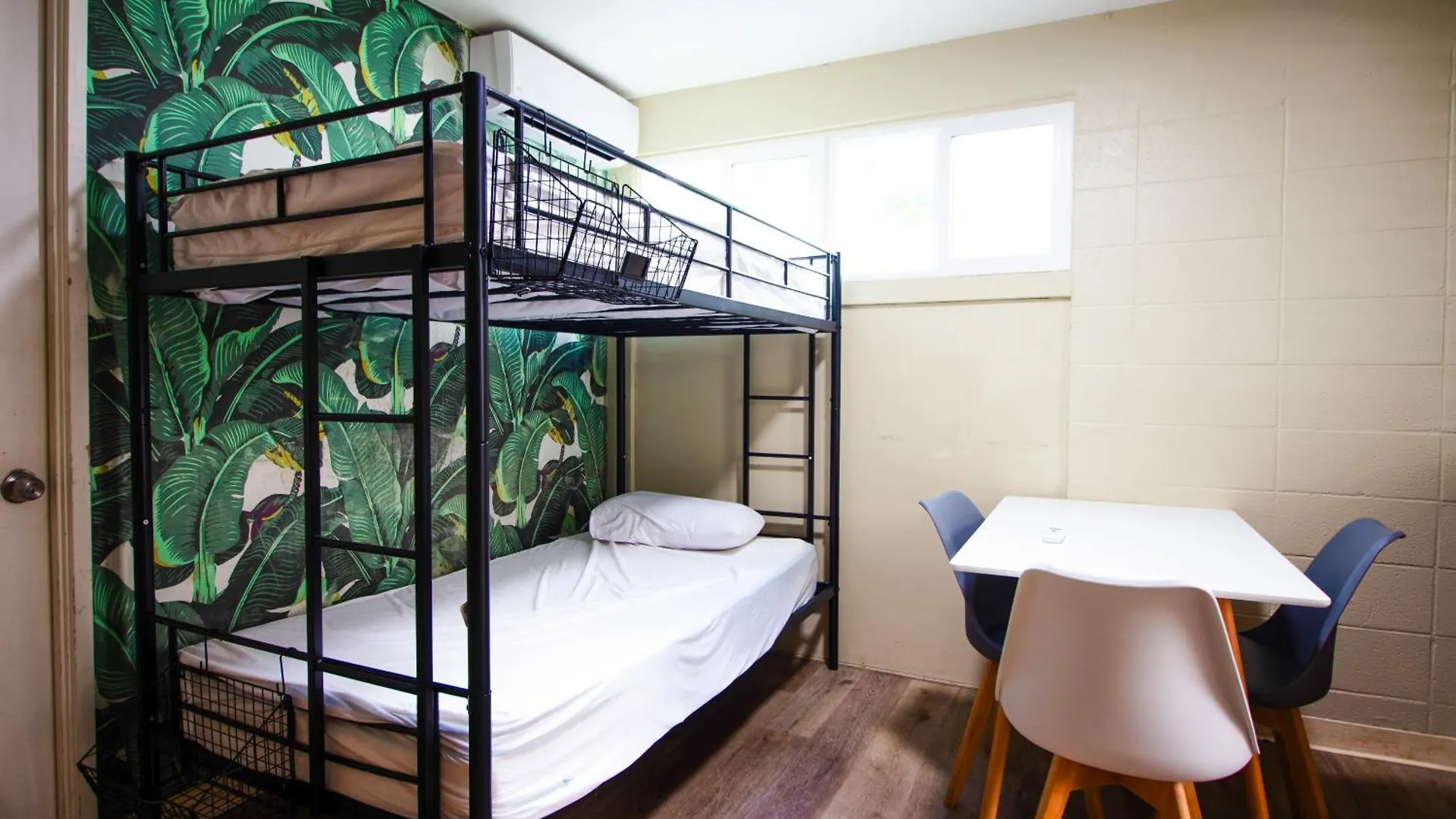 Waikiki Beachside Hostel Honolulu