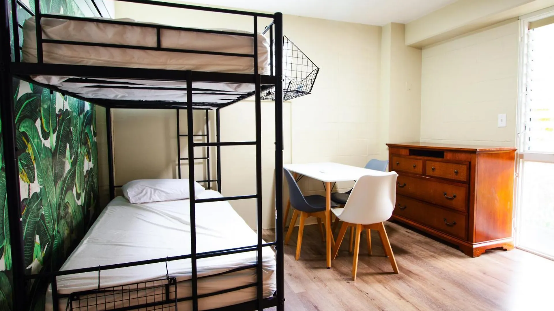 Waikiki Beachside Hostel Honolulu