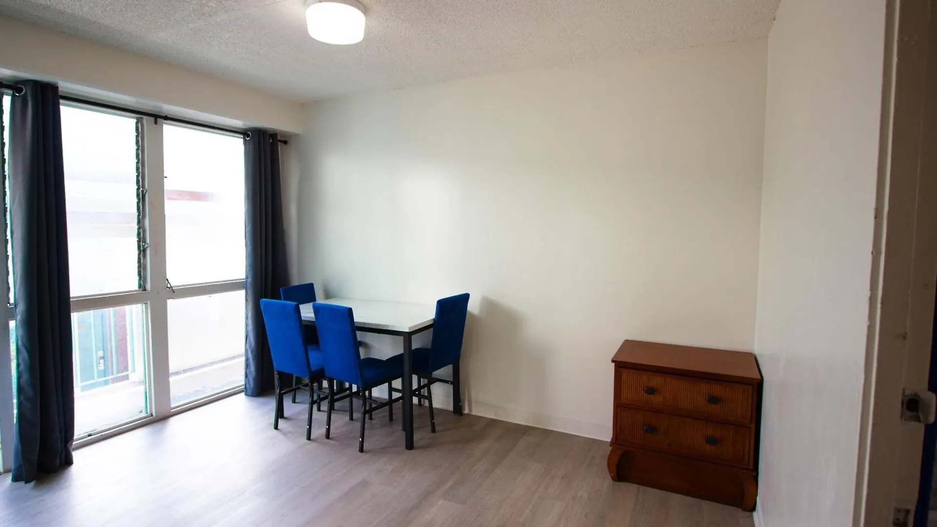 Waikiki Beachside Hostel Honolulu