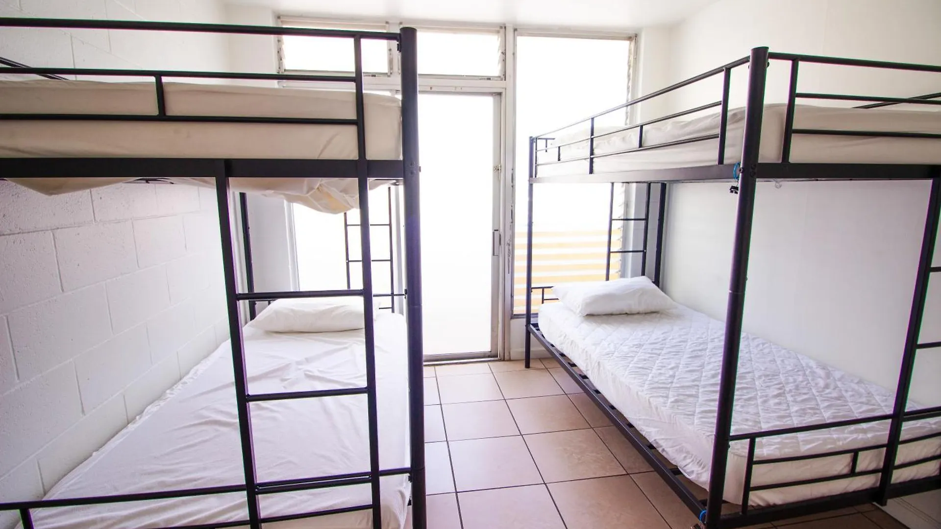 Waikiki Beachside Hostel Honolulu