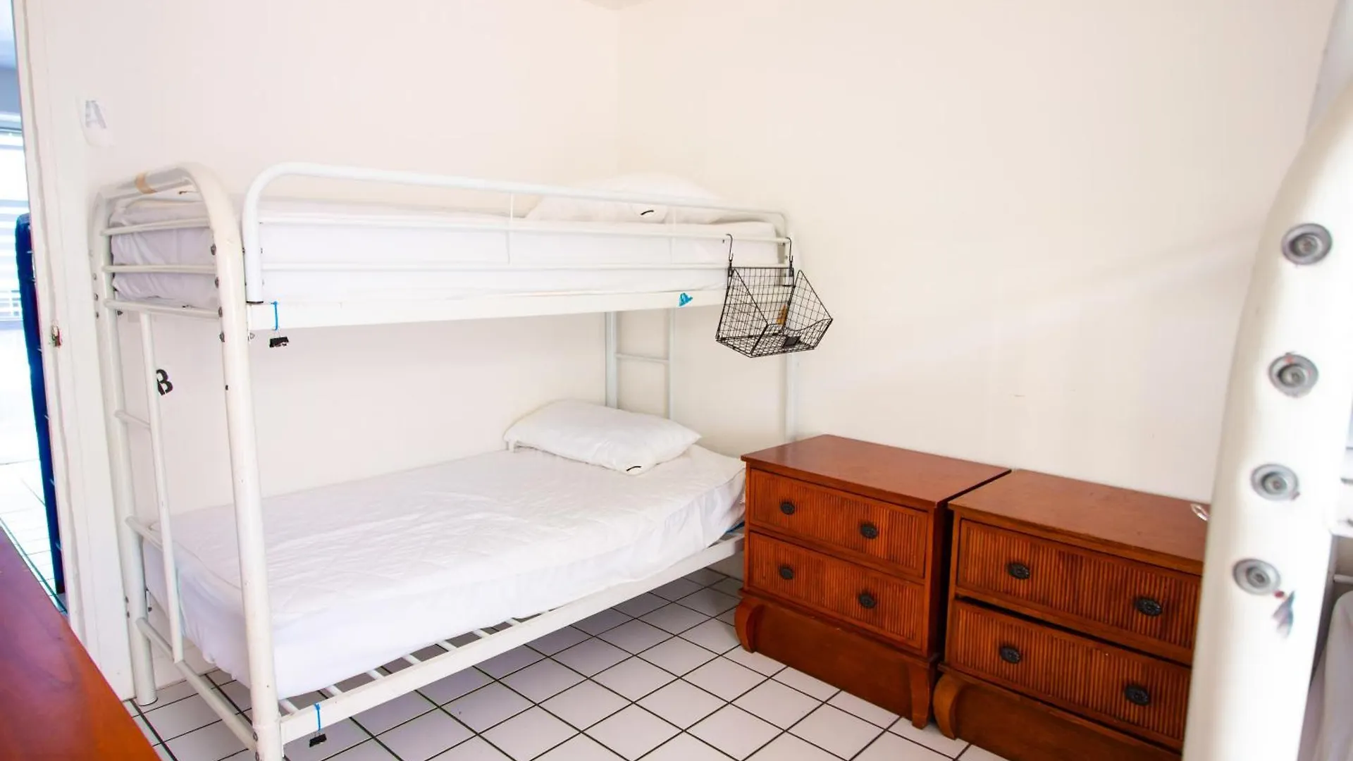 Waikiki Beachside Hostel Honolulu