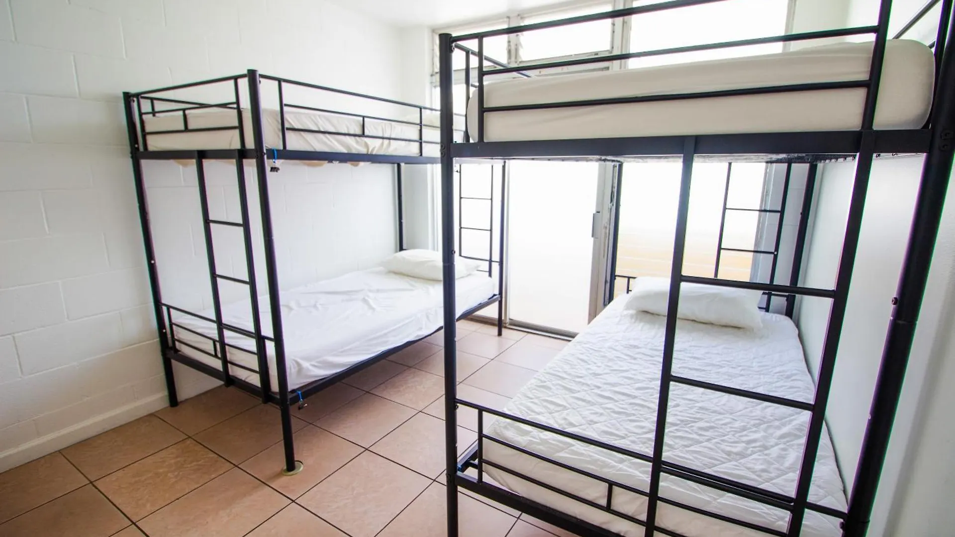 Waikiki Beachside Hostel Honolulu