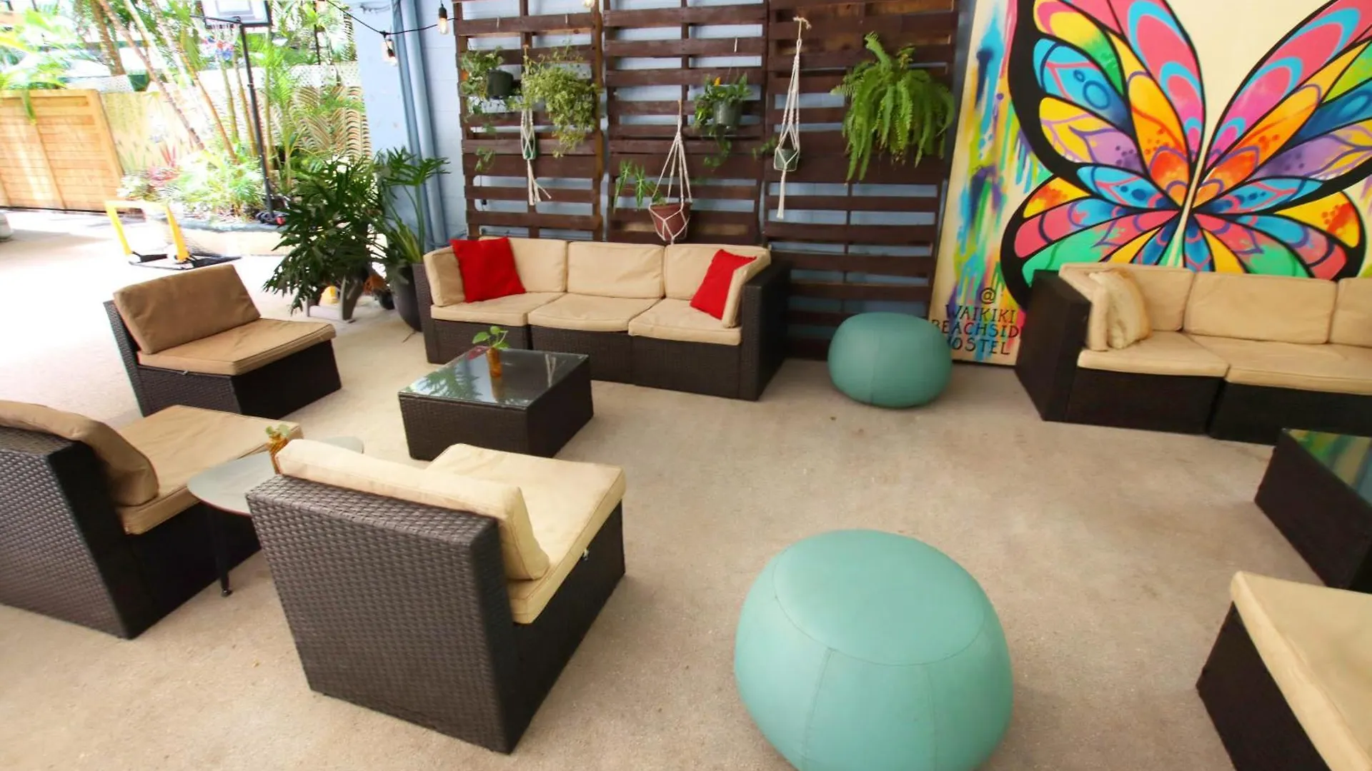 Waikiki Beachside Hostel Honolulu