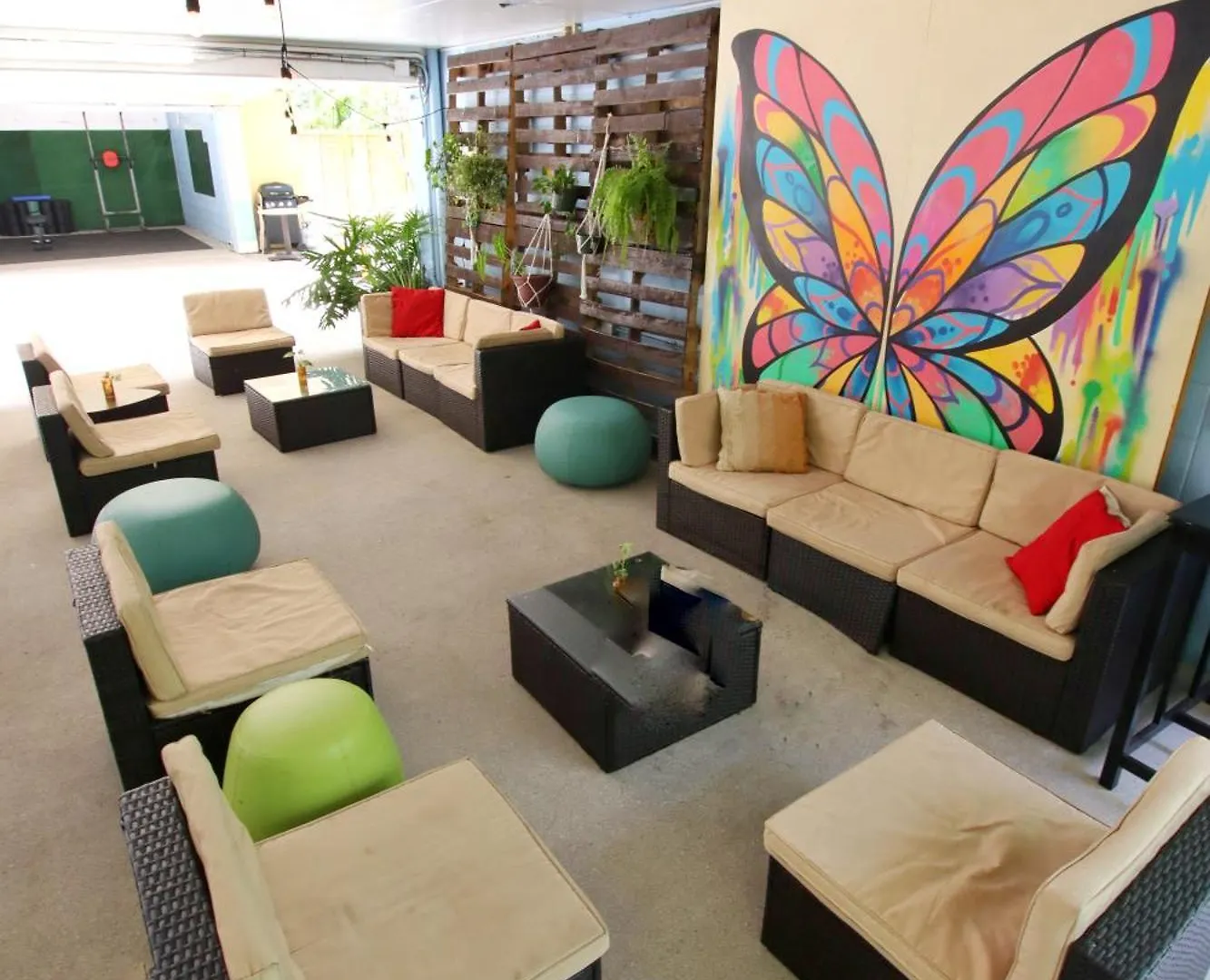 Waikiki Beachside Hostel Honolulu